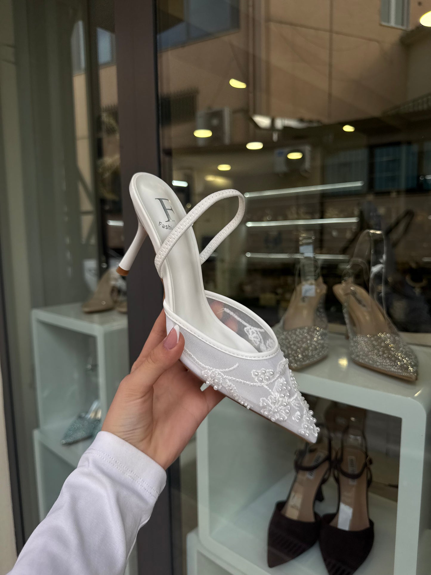 slingback bianchi con perle