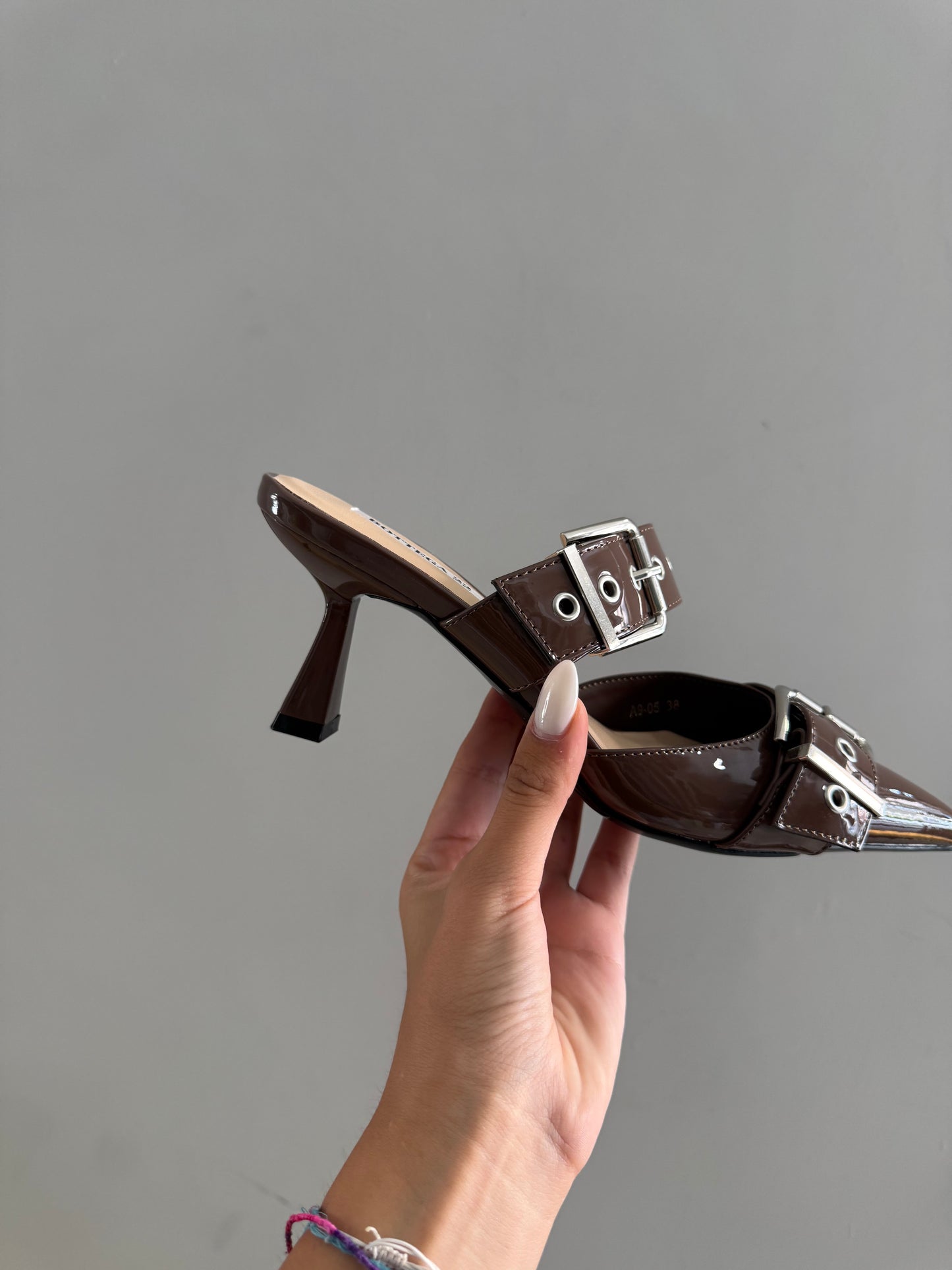 sabot marroni con cinghie