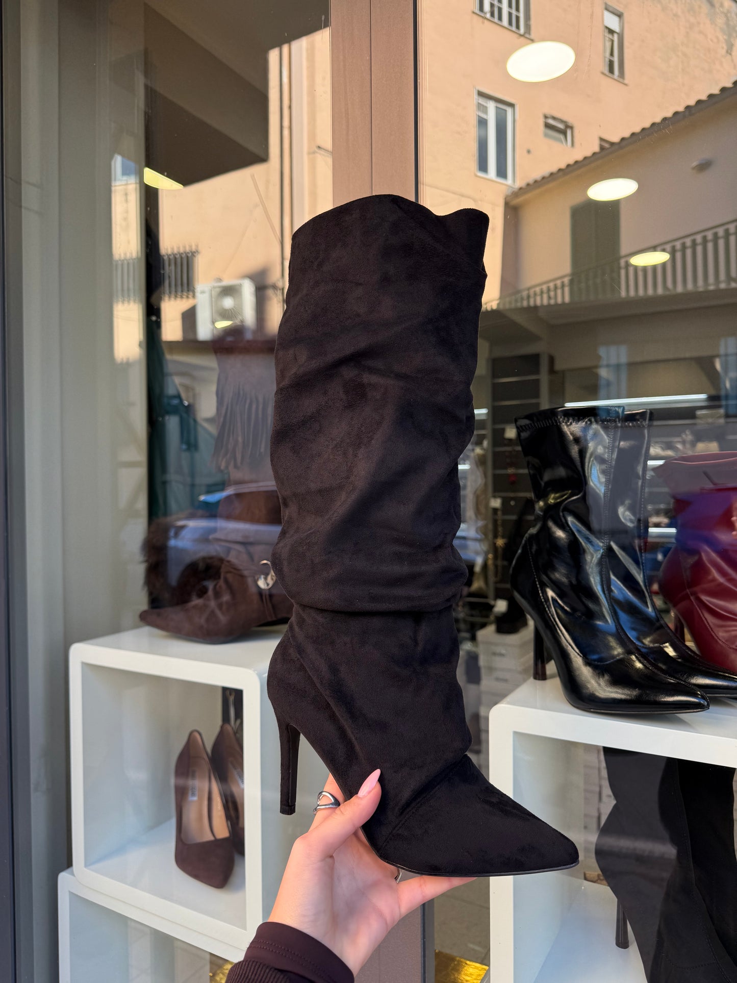 stivali arricciati neri scamosciati