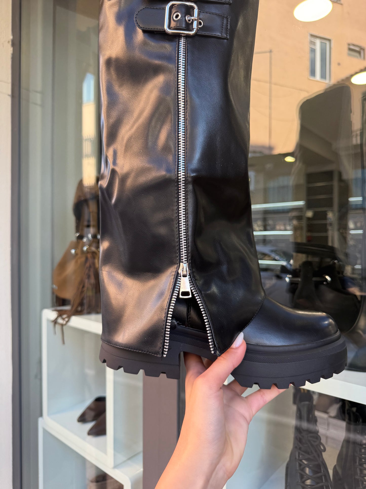 stivali con cinturini