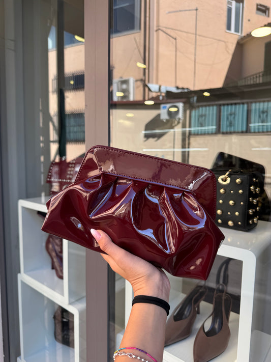 clutch in vernice BORDEAUX