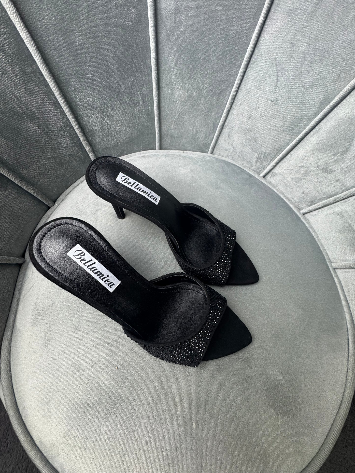 Mules dark light