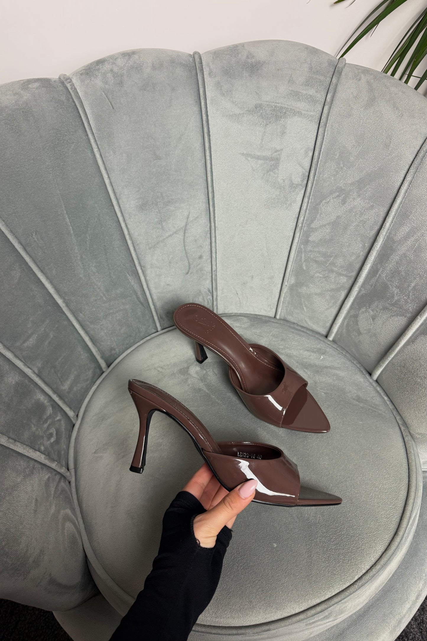 MULES BROWN SHADE