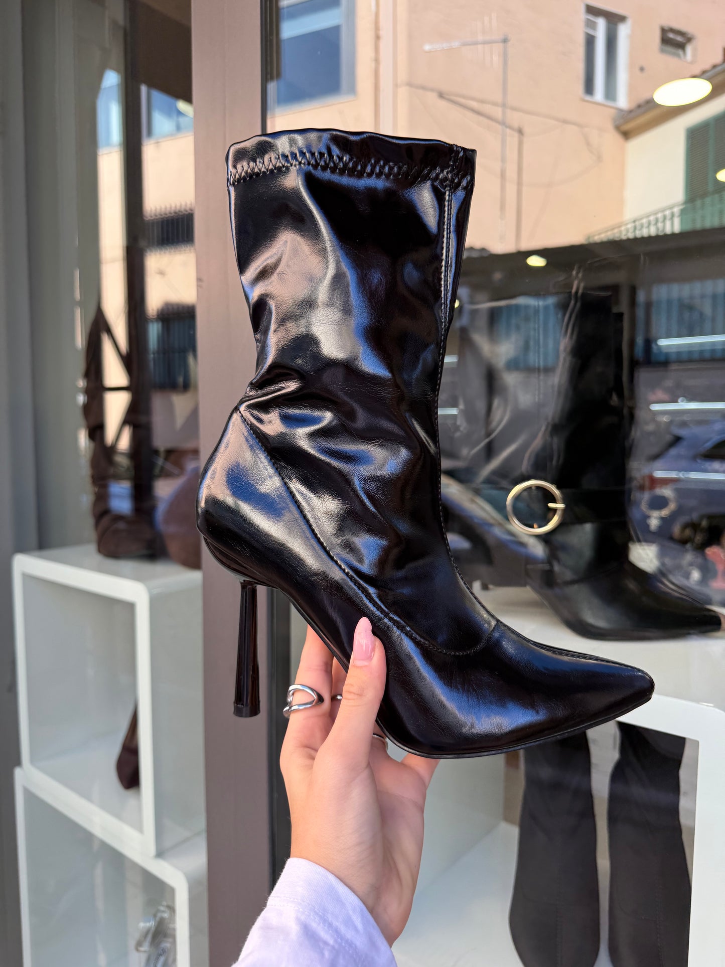 stivaletti SOCKS lucidi neri