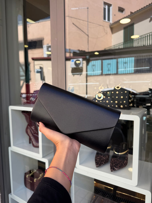 pochette nera in ecopelle