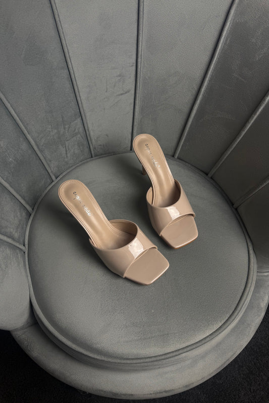 MULES SQUARE NUDE