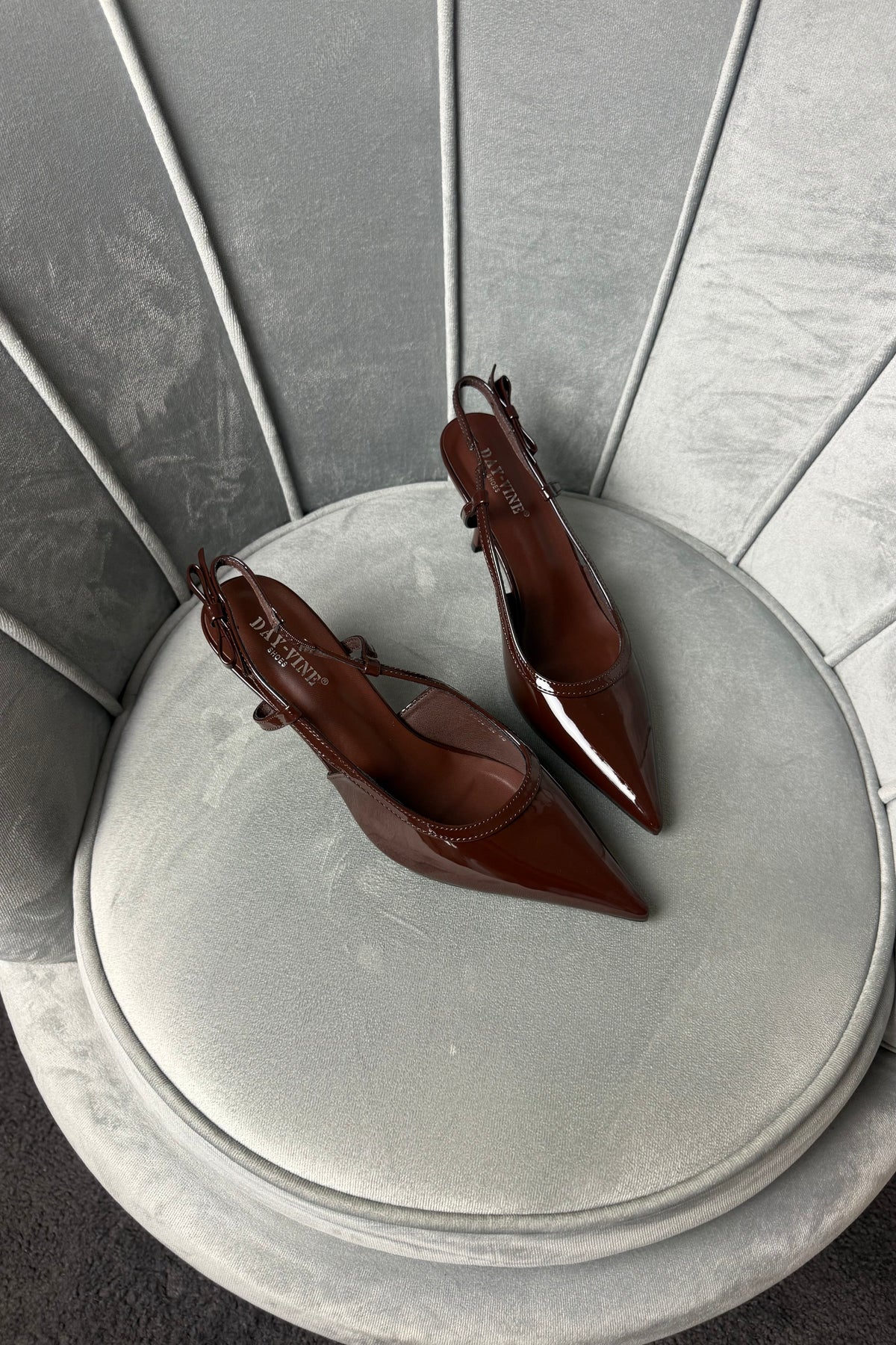DECOLLETÉ CHOCOLATE IN VERNICE