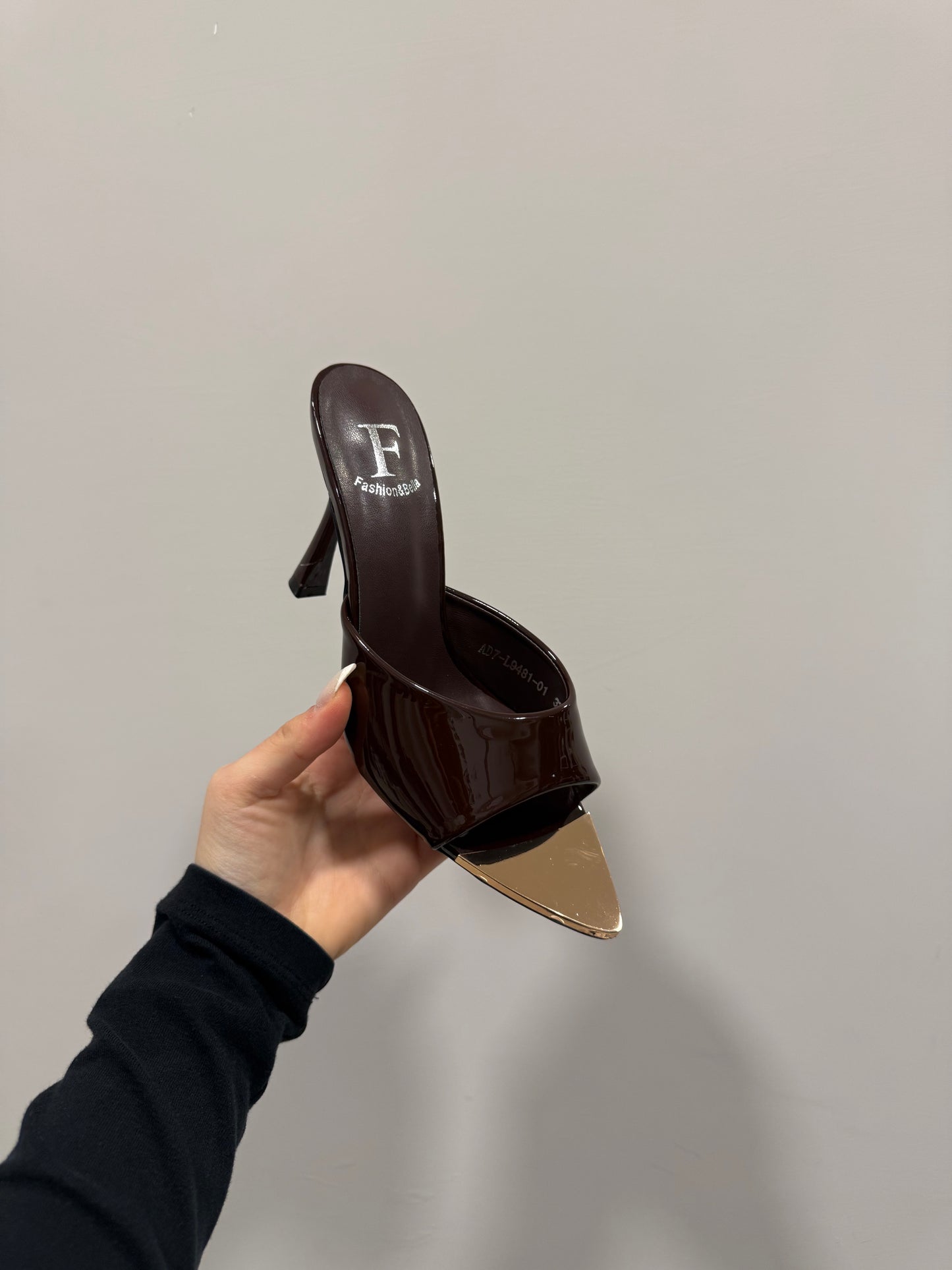 sandali marroni GOLD detail