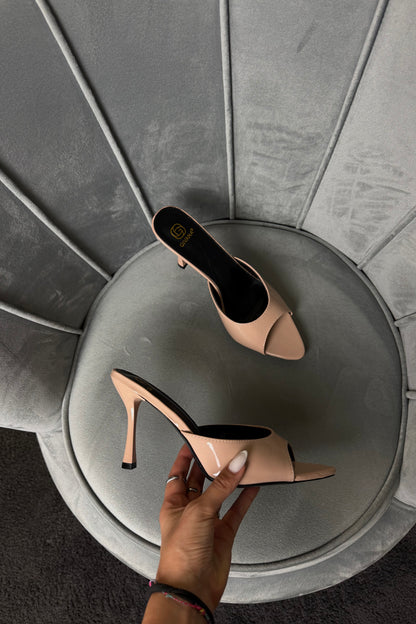 MULES GIVANA NUDE