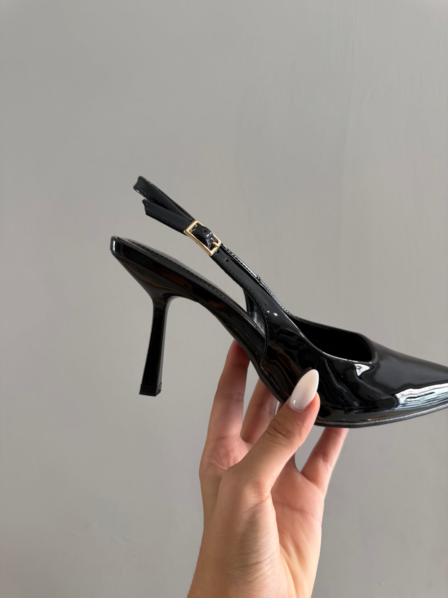 slingback in vernice neri