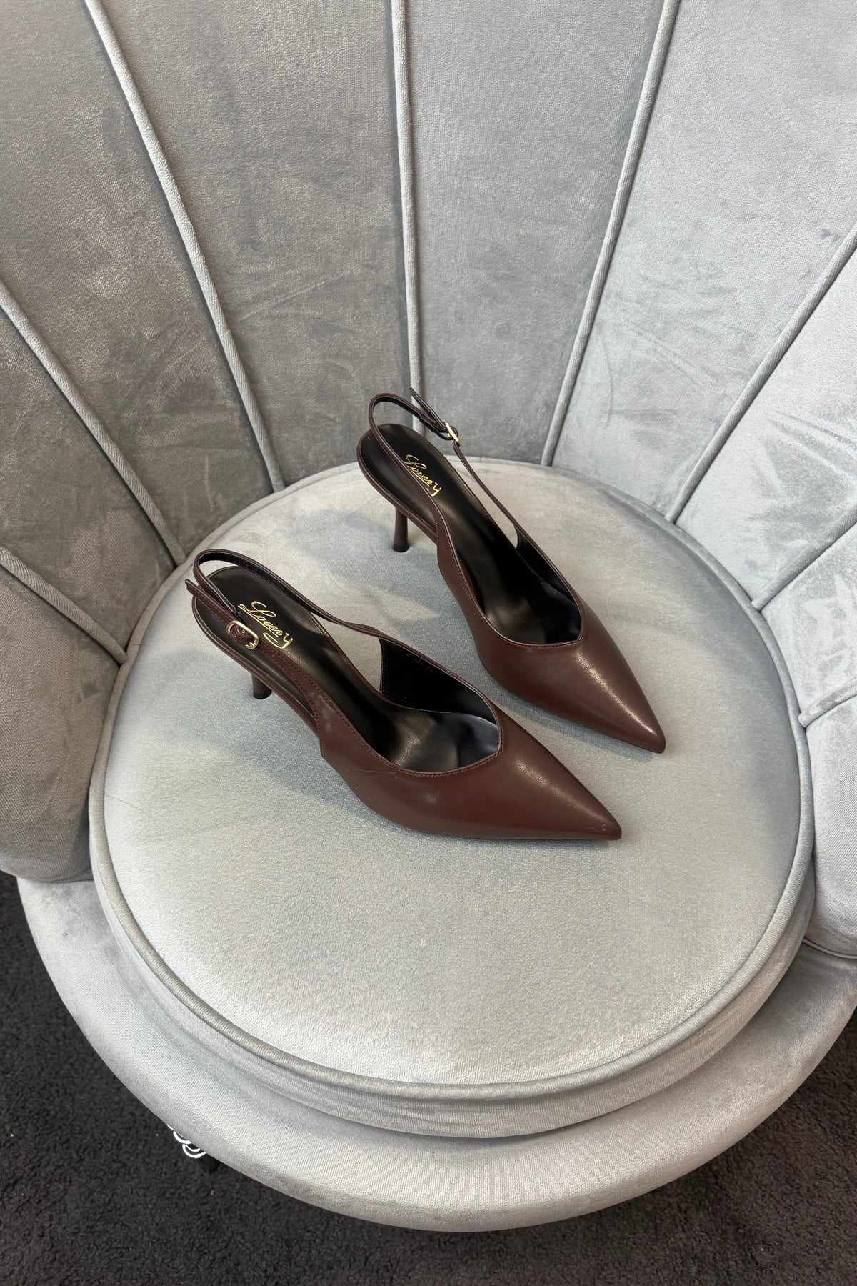 SLINGBACK “V” CHOCO
