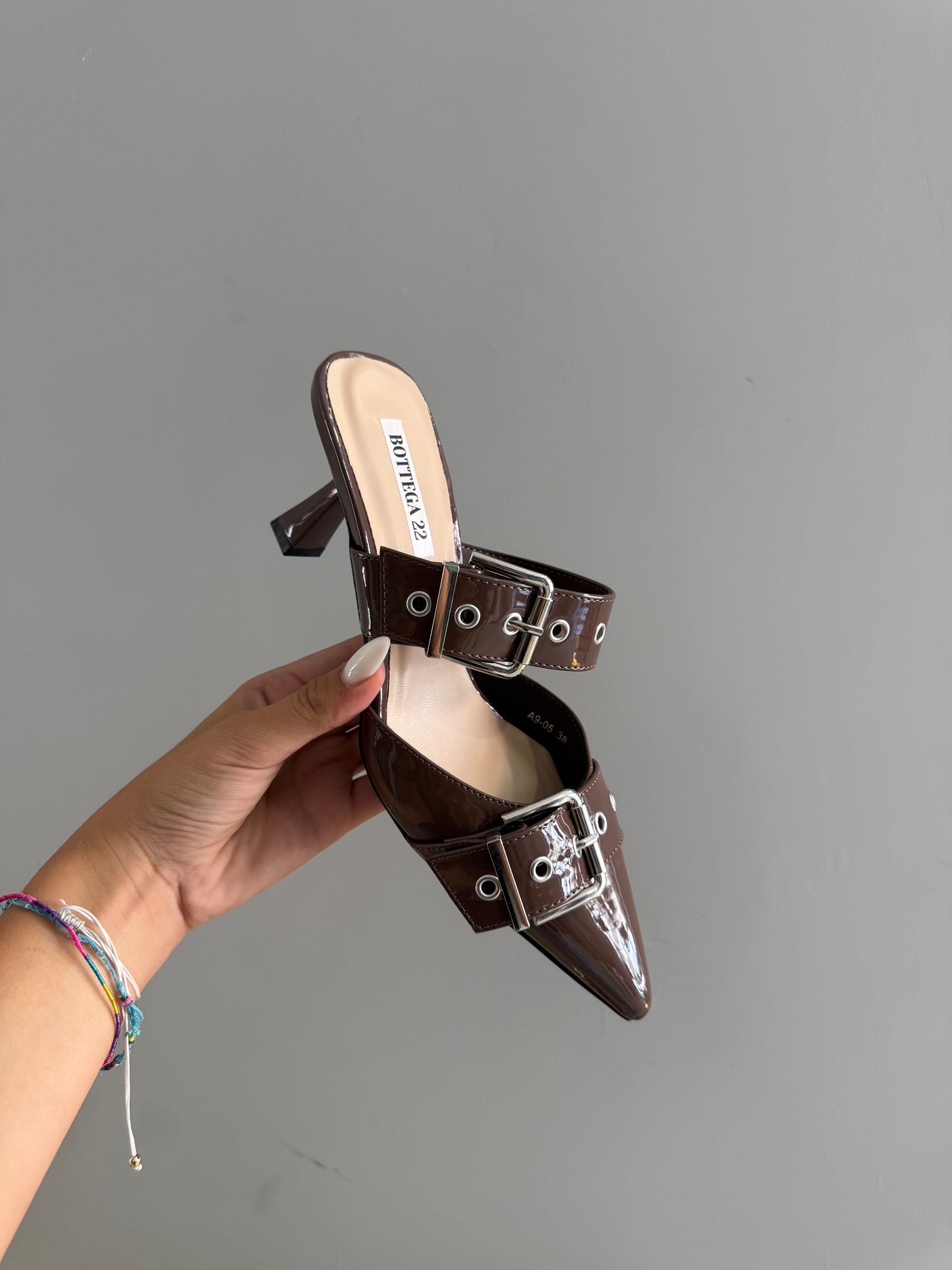sabot marroni con cinghie