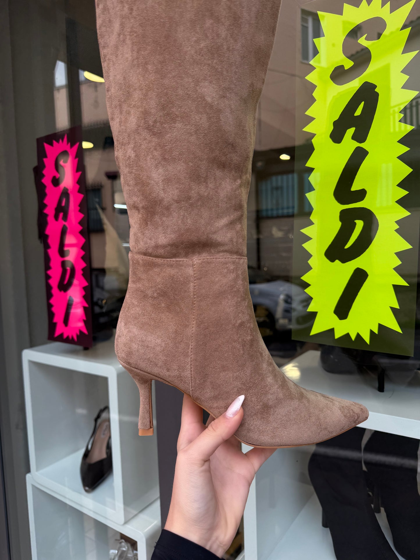 stivali in camoscio beige