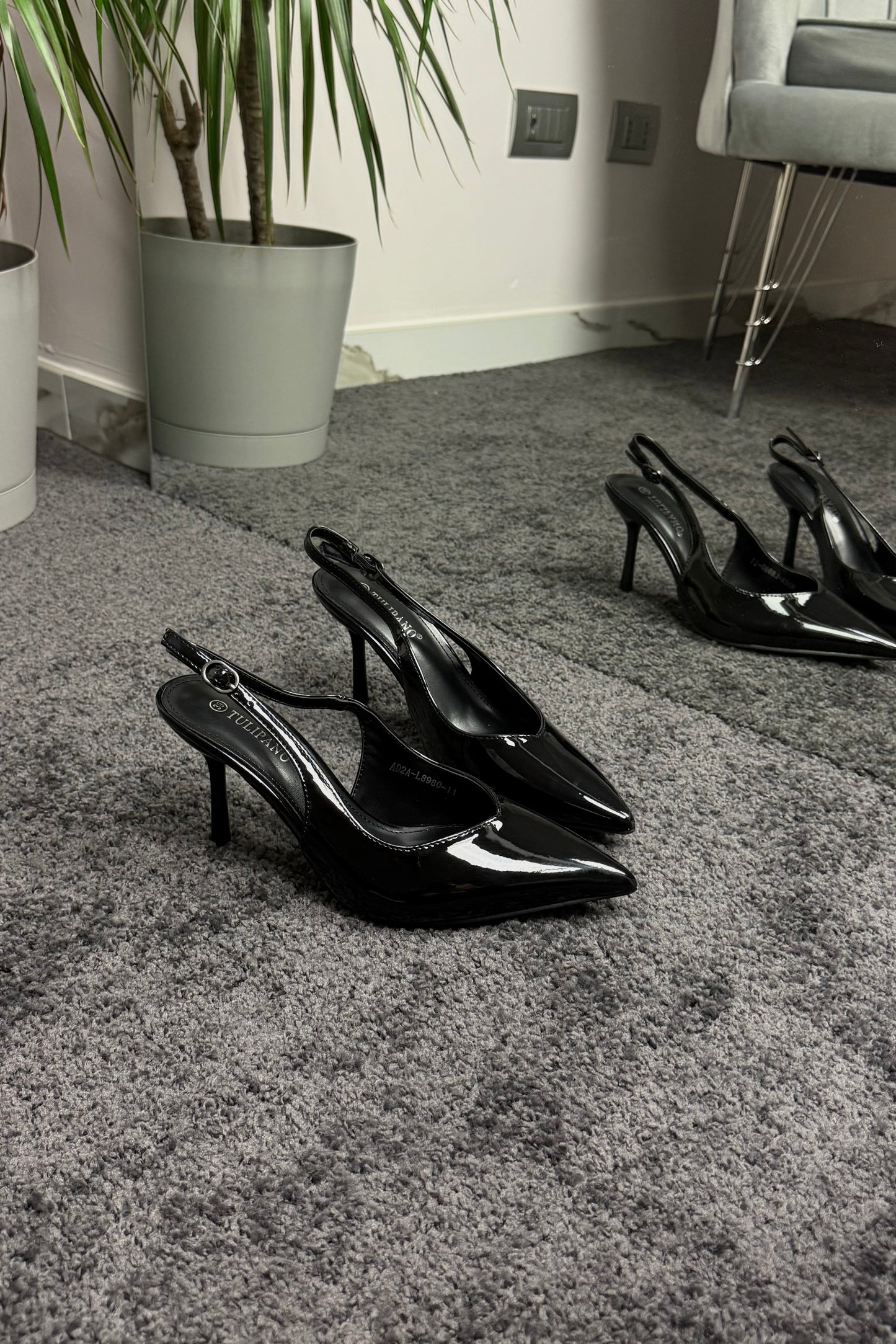 SLINGBACK “V” BLACK