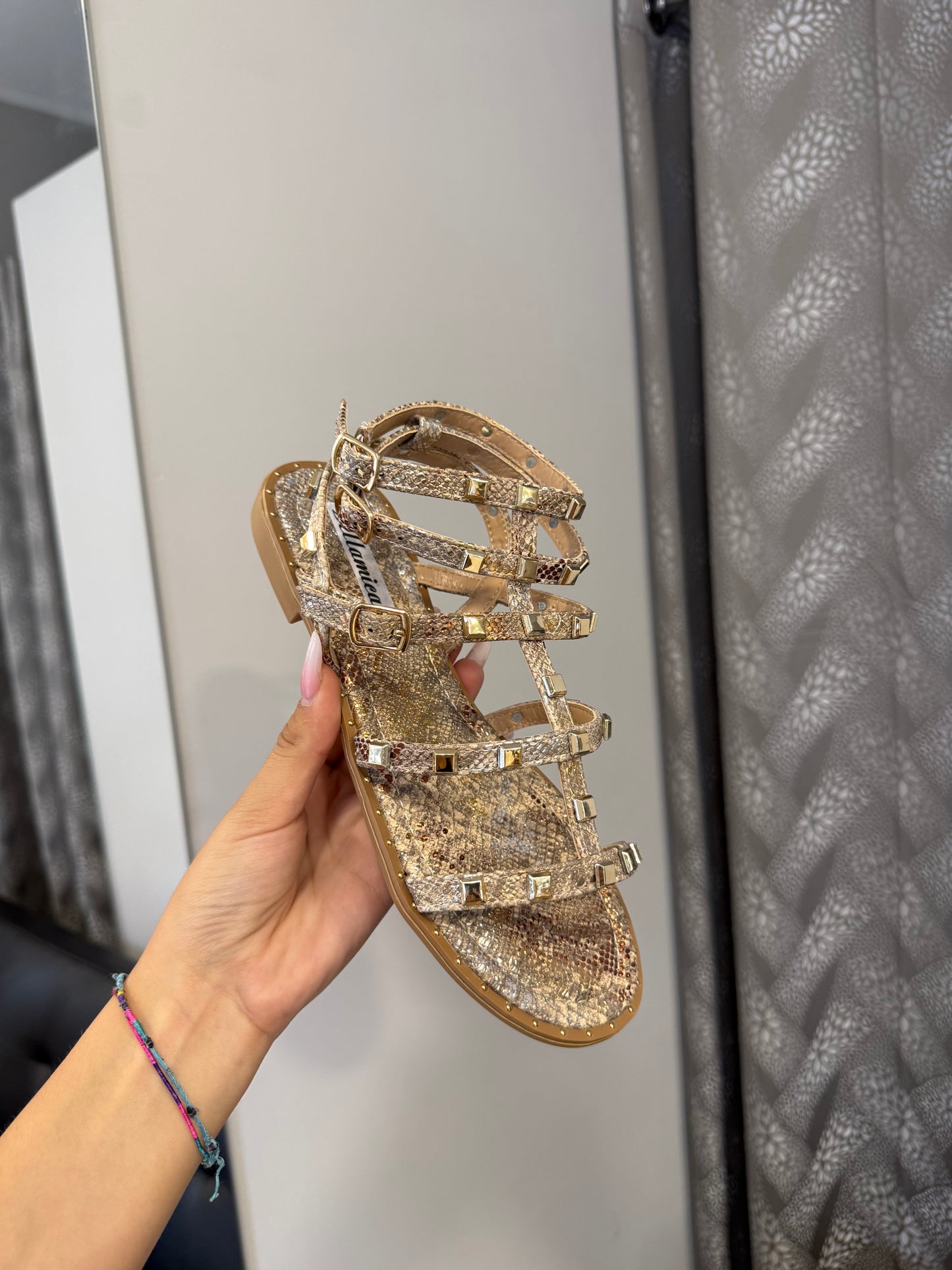 sandali PYTHON con borchie