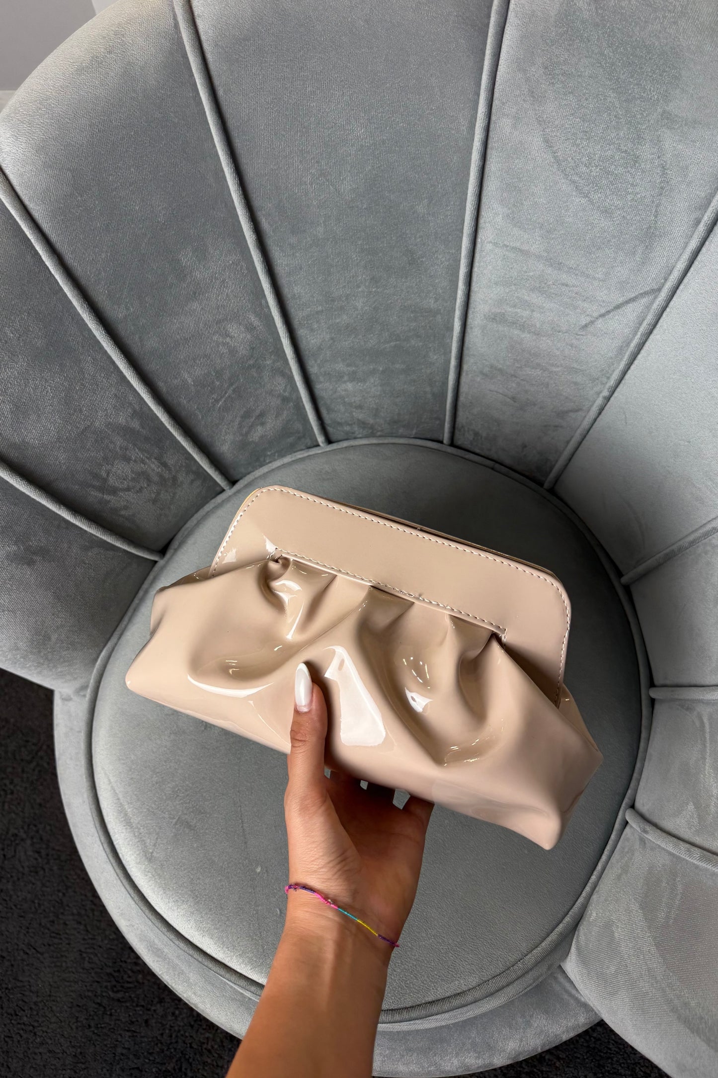 CLUTCH IN VERNICE NUDE