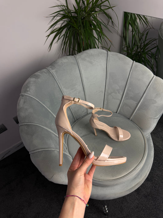 sandali nude con plateau