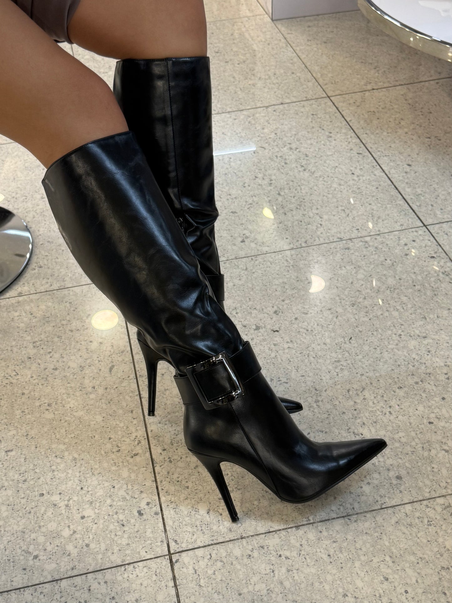 stivali con cinturone Sally