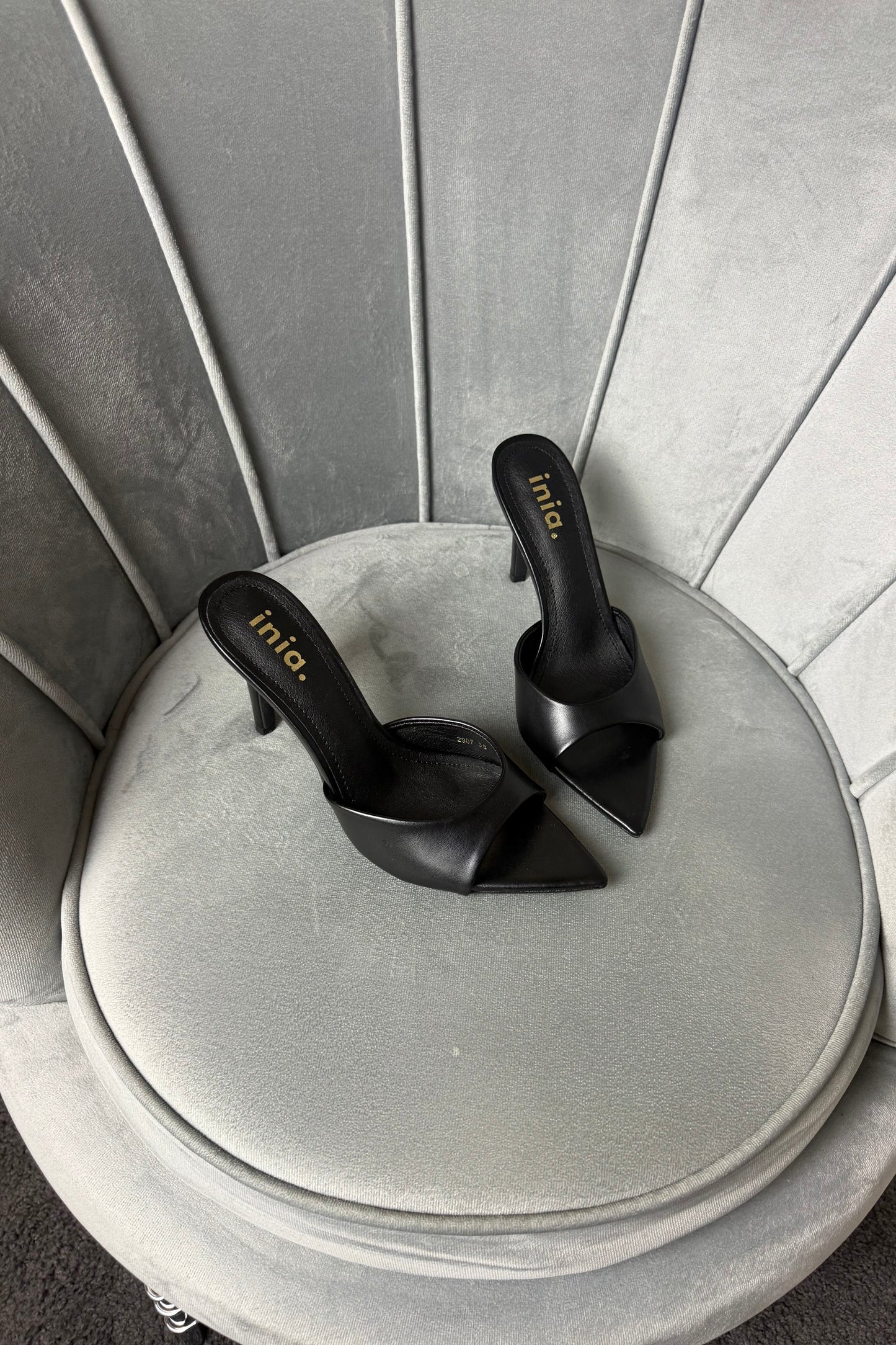MULES IN ECOPELLE NERE