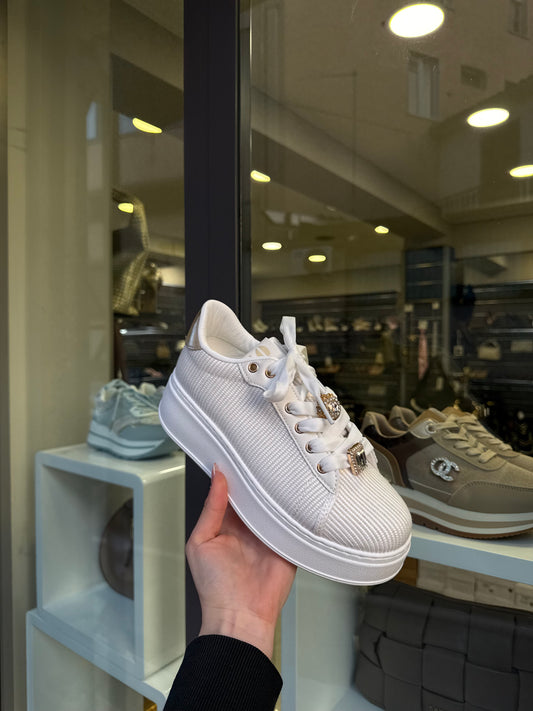 sneakers con lacci gioiello