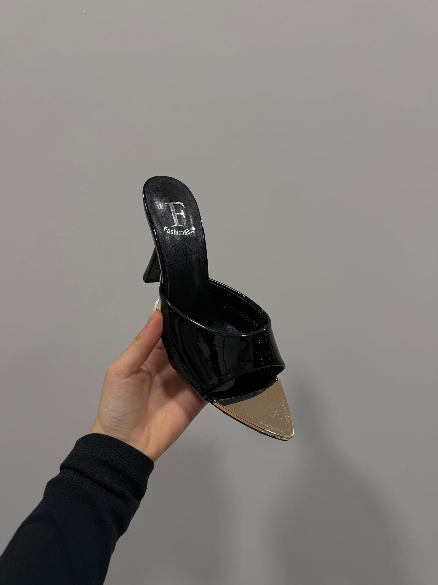 sandali neri GOLD detail