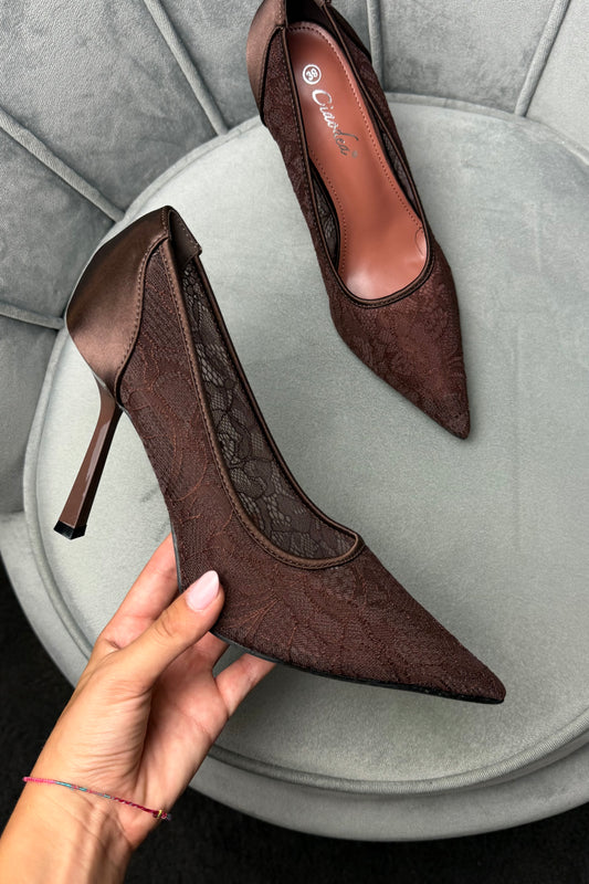 DECOLLETÉ ANDROMEDA BROWN
