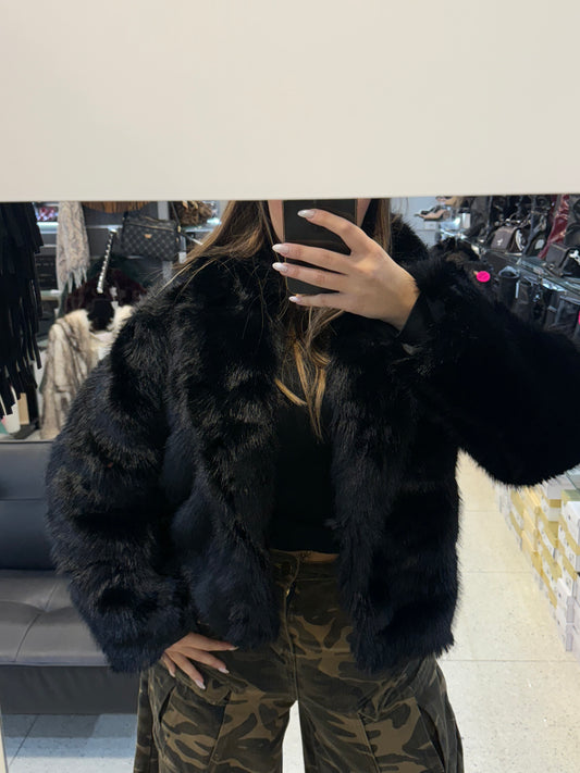 pelliccia nera senza cappuccio