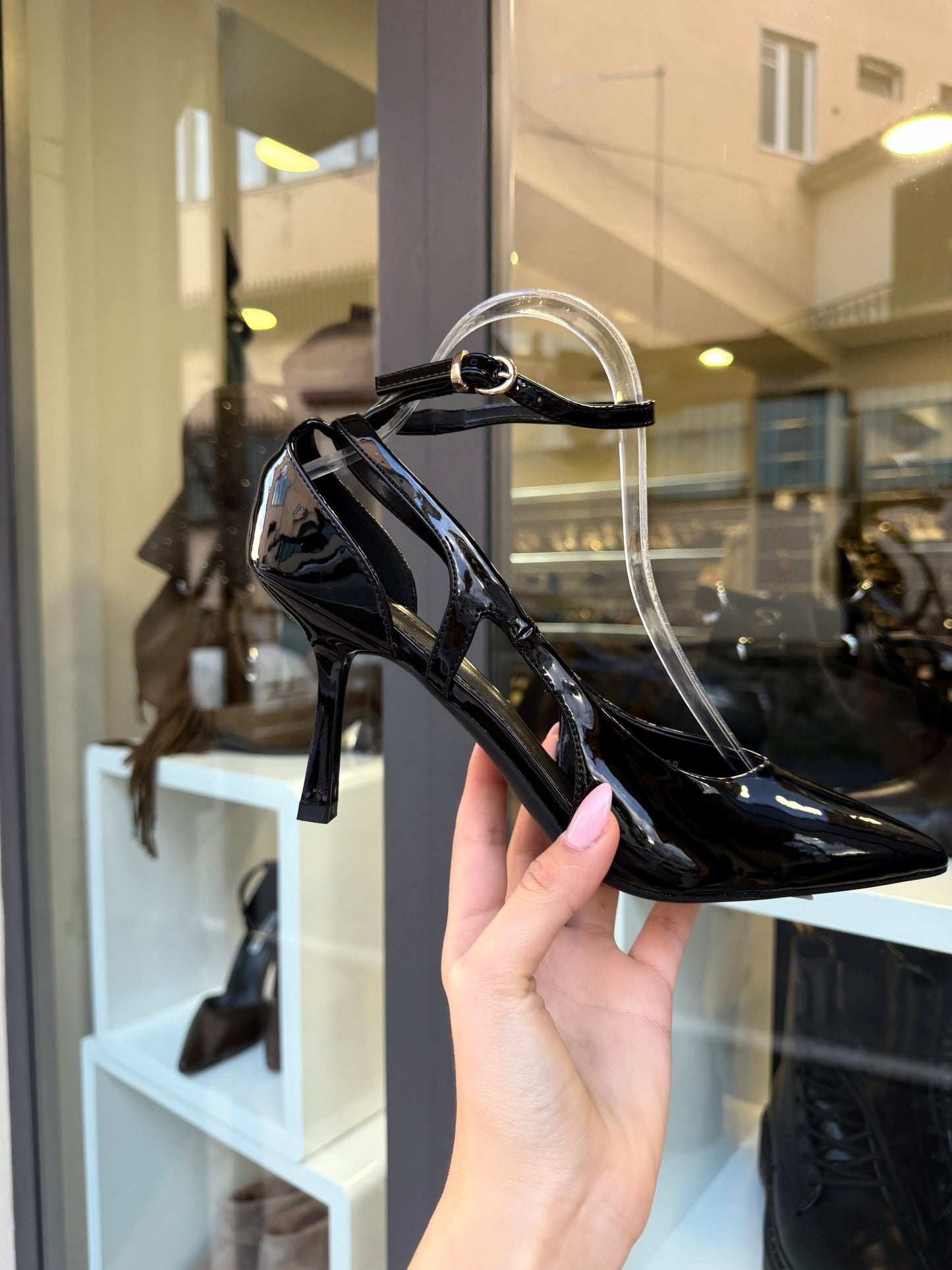 decolleté HEART in vernice nere