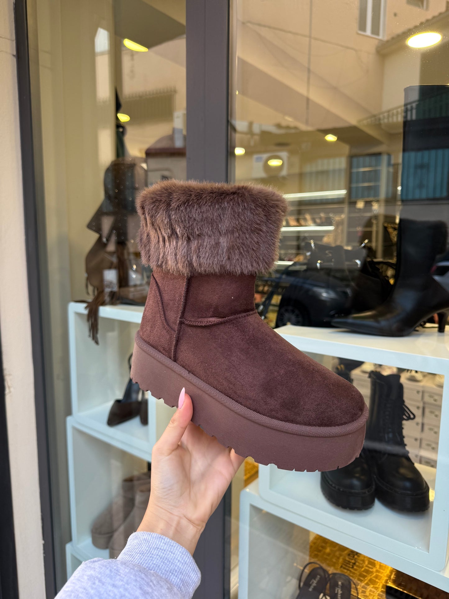 stivaletti mod. UG* marroni