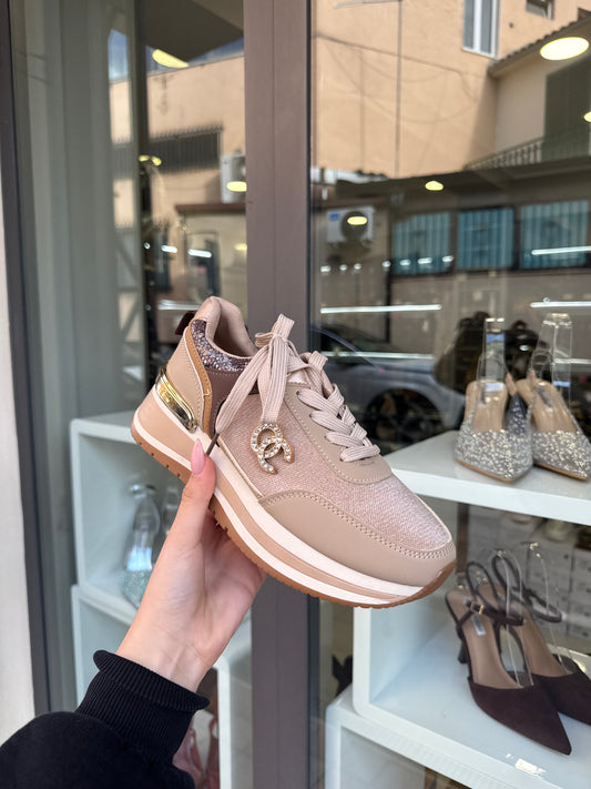 sneakers beige