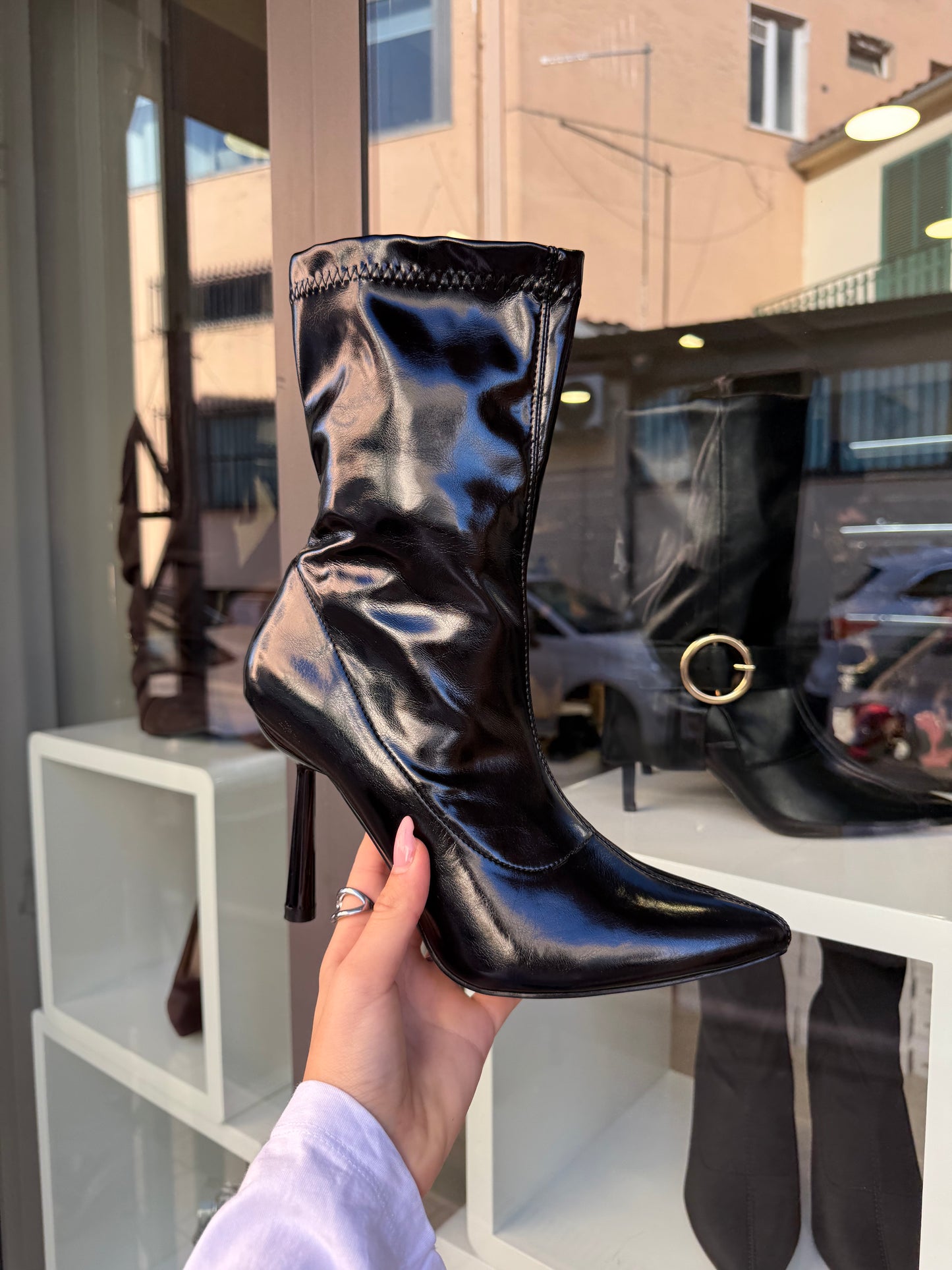 stivaletti SOCKS lucidi neri