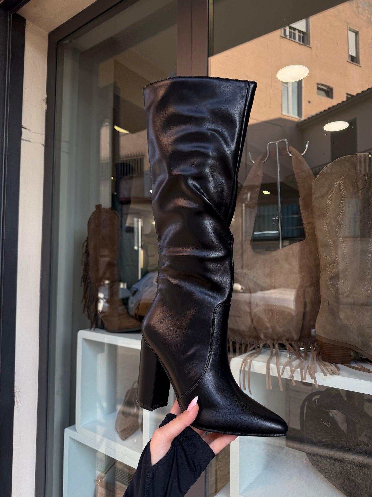 stivali neri tacco doppio