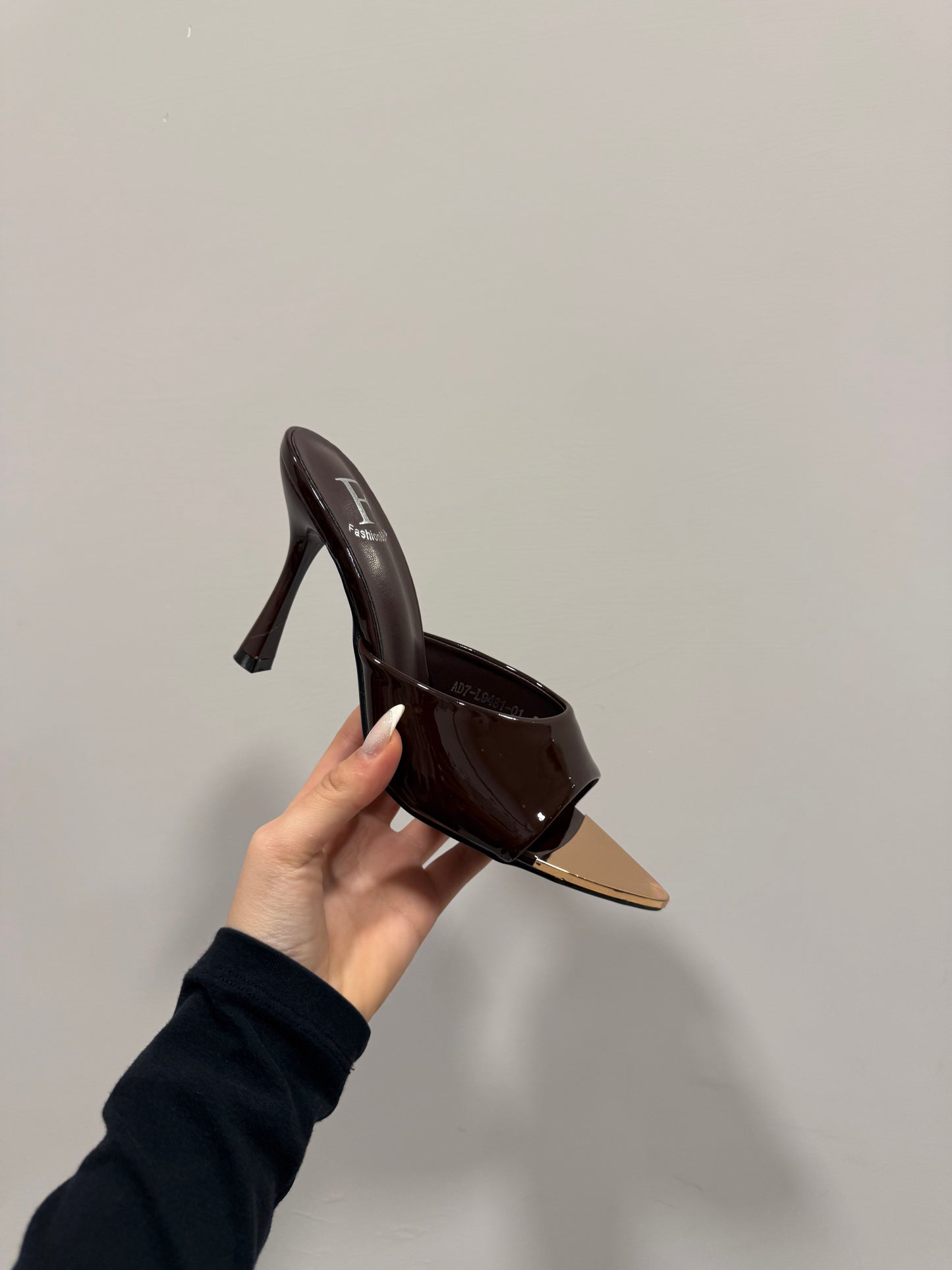 sandali marroni GOLD detail