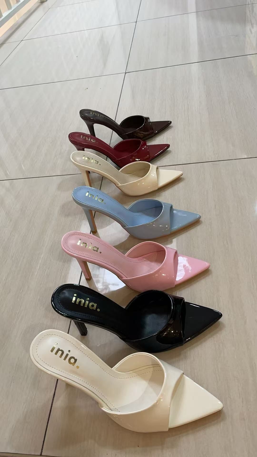 MULES IN VERNICE