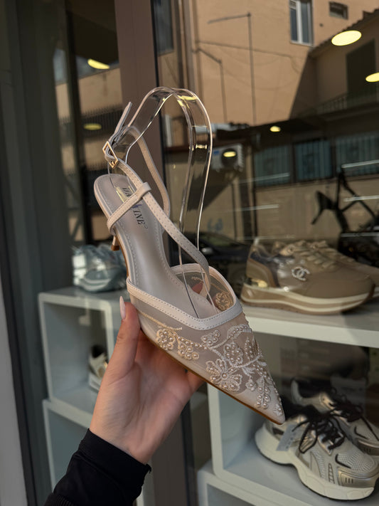 decolleté con perle color burro