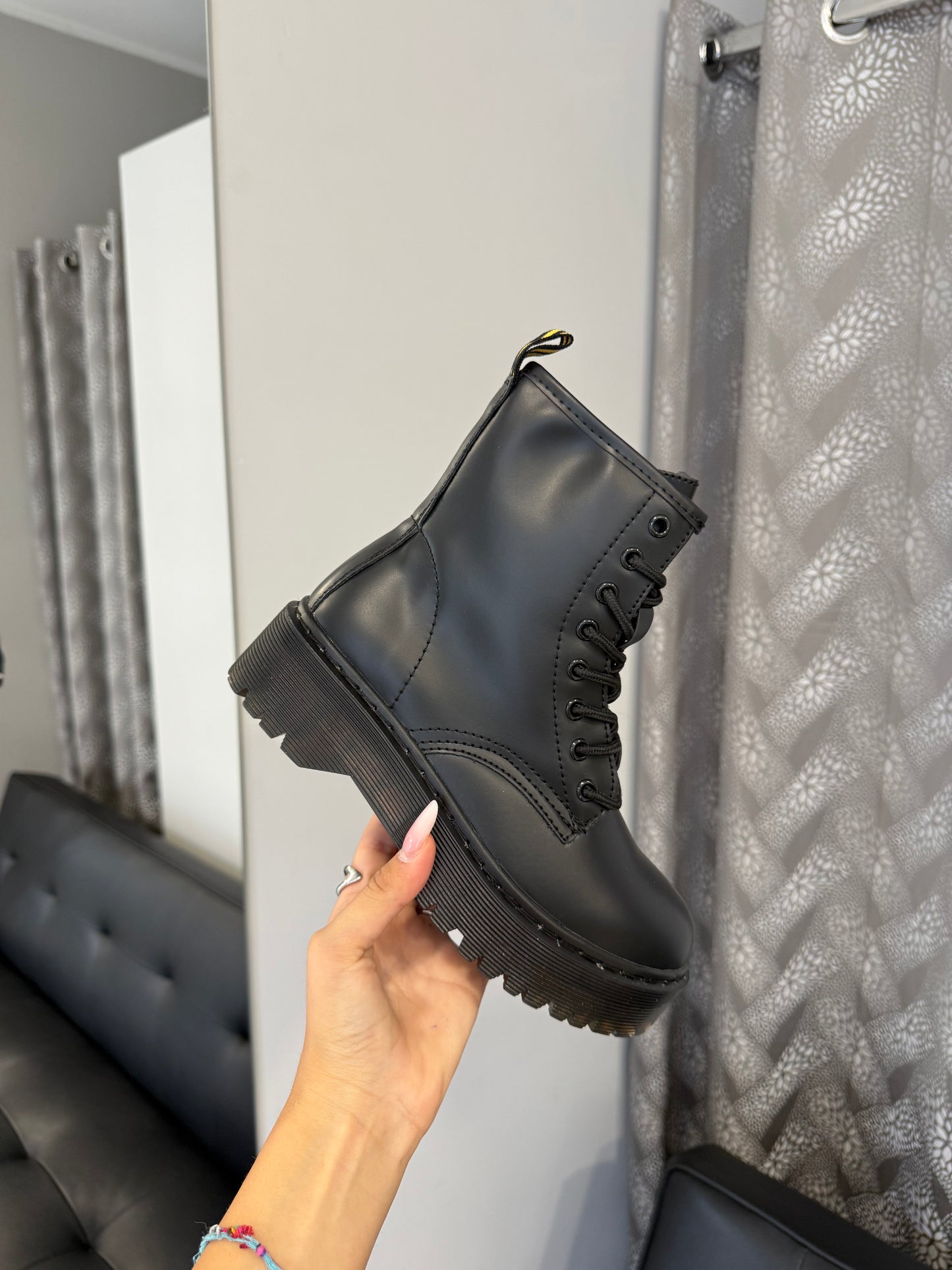 stivaletti mod. DR. MART**S