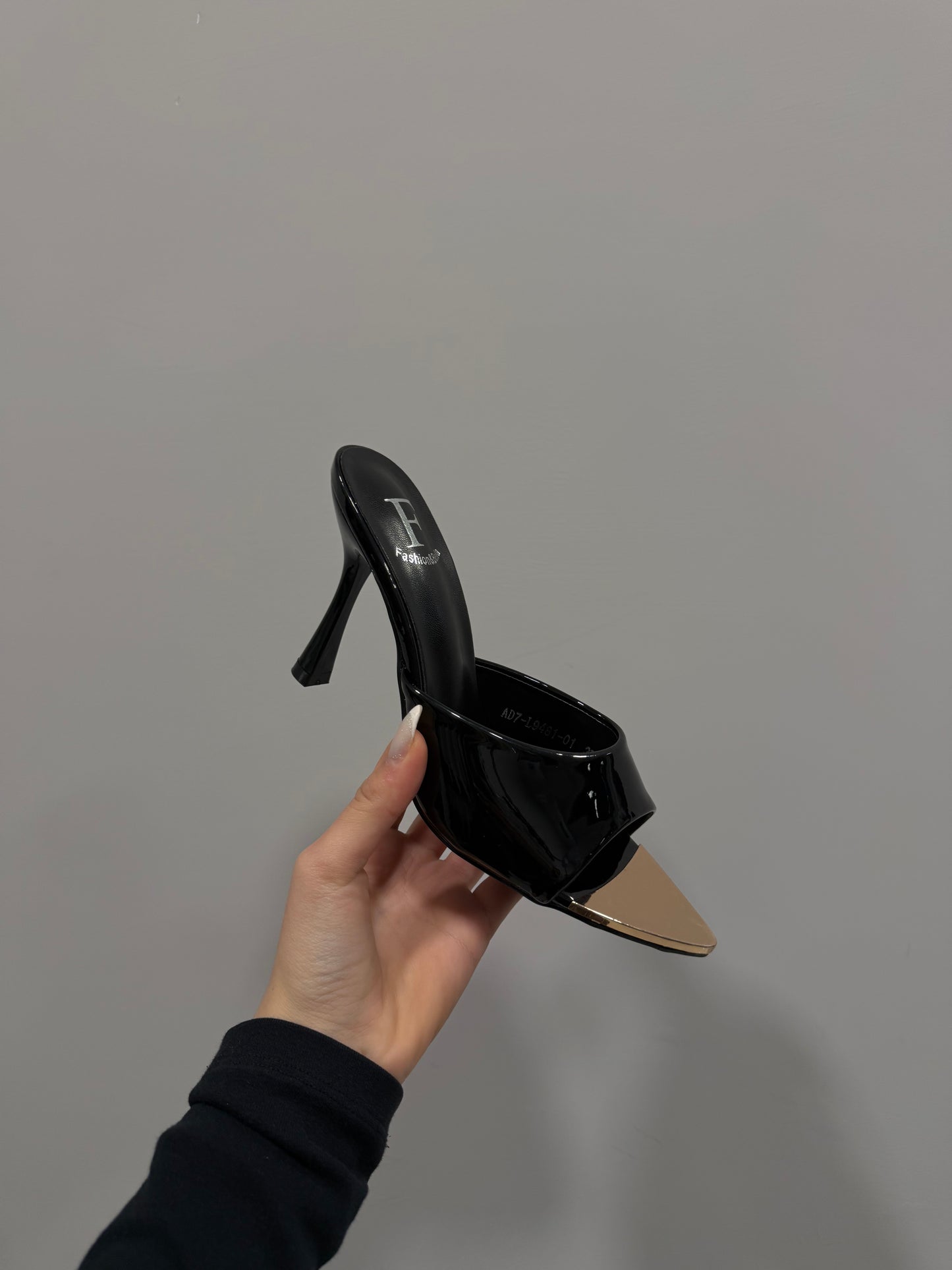 sandali neri GOLD detail