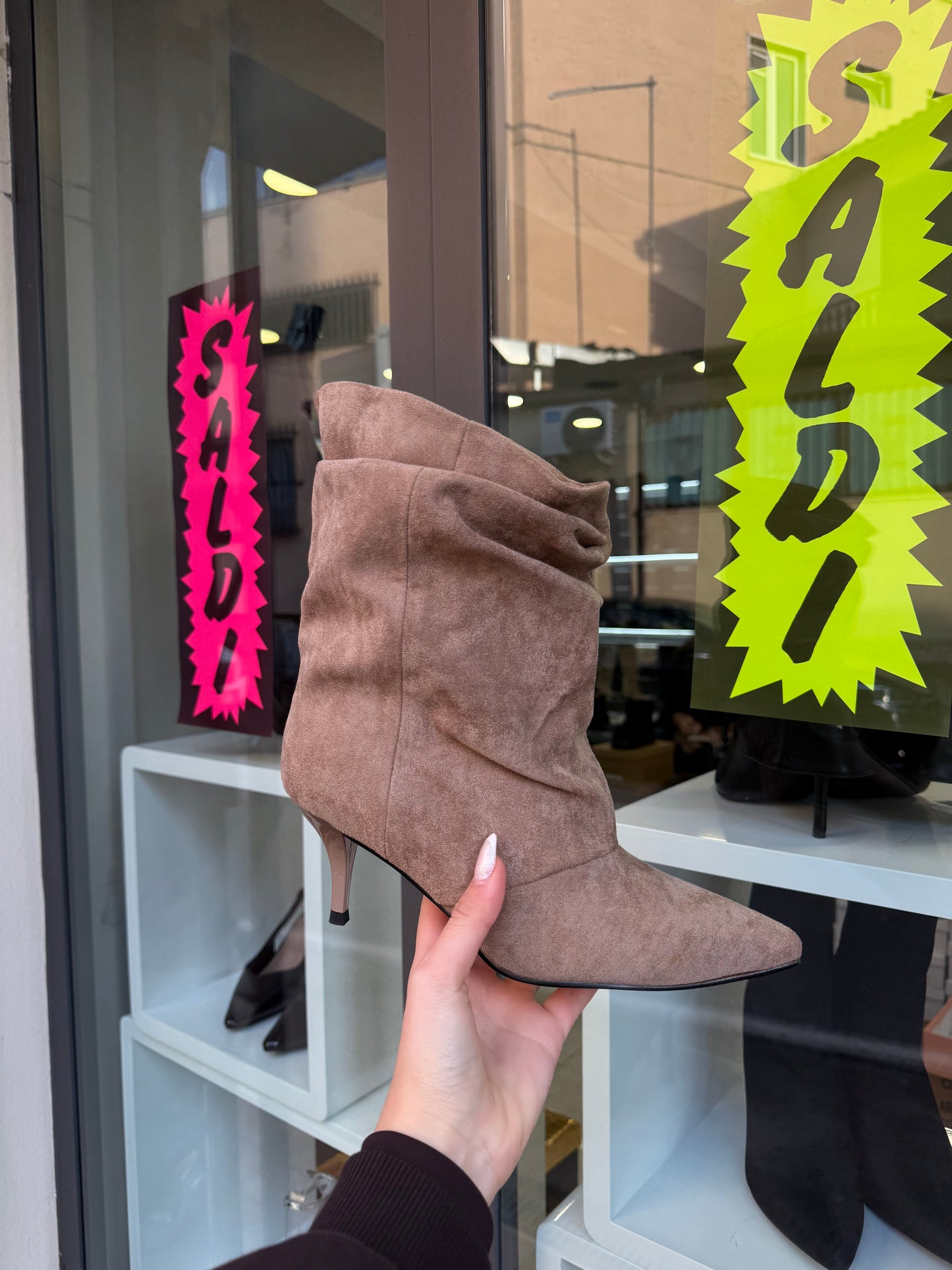 stivaletti arricciati in camoscio