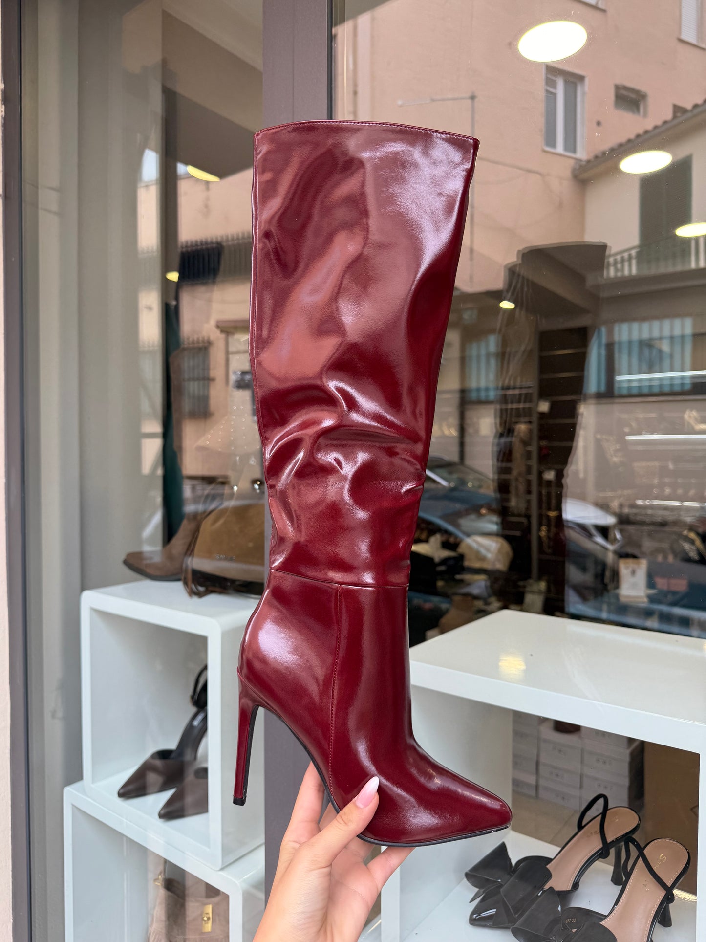 stivali in ecopelle lucida BORDEAUX