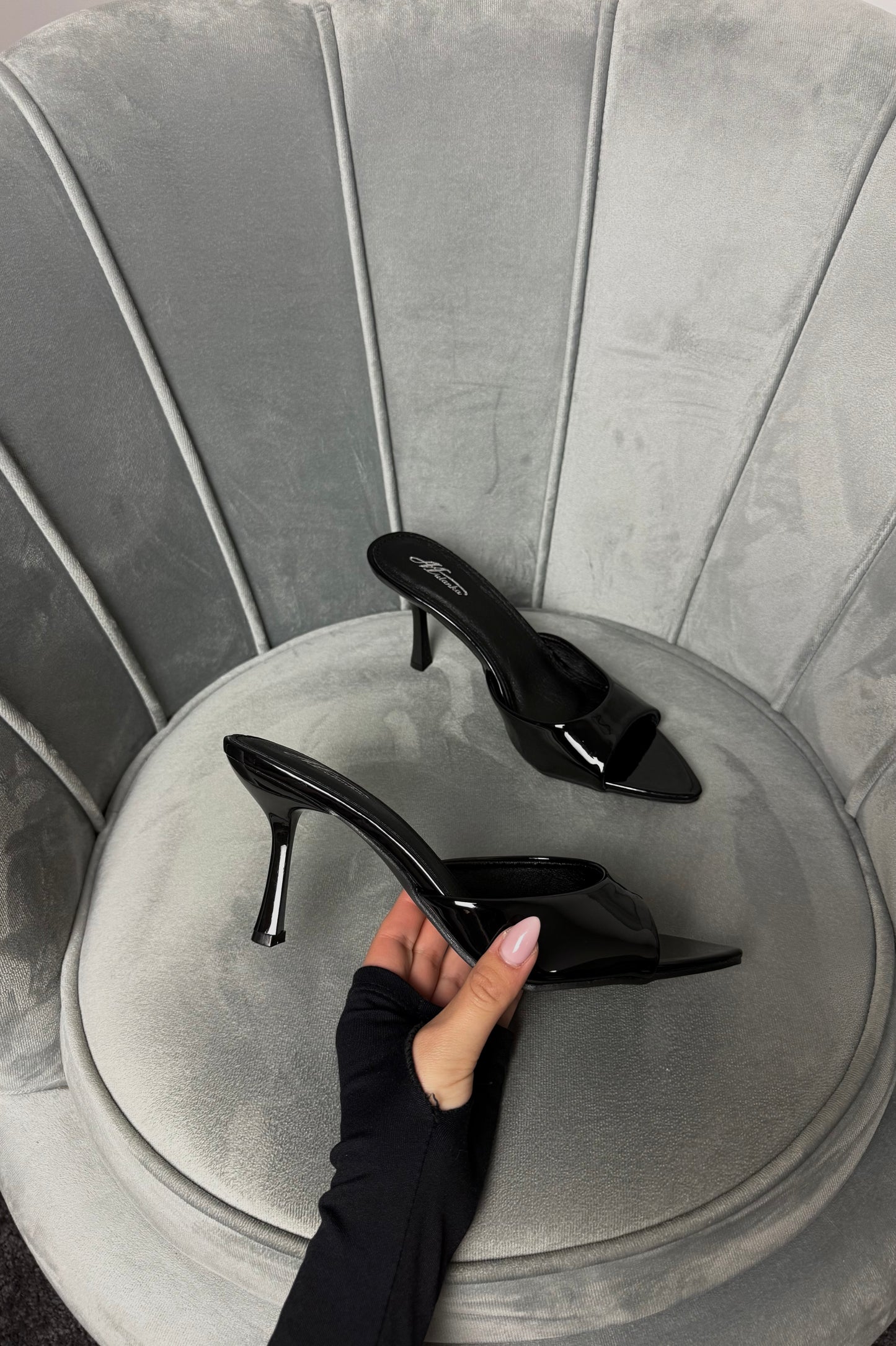 MULES BLACK MULANKA