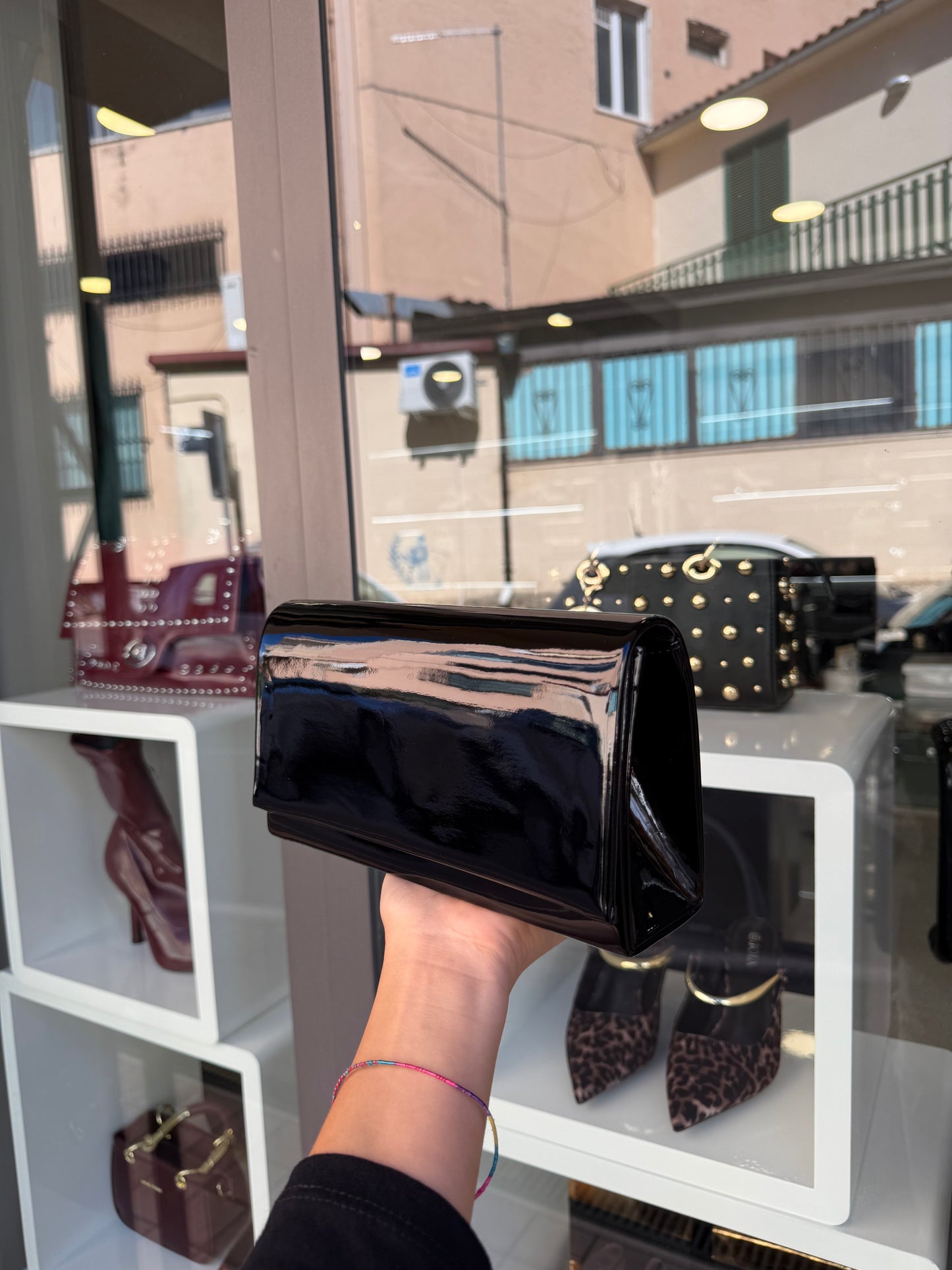 pochette nera in vernice