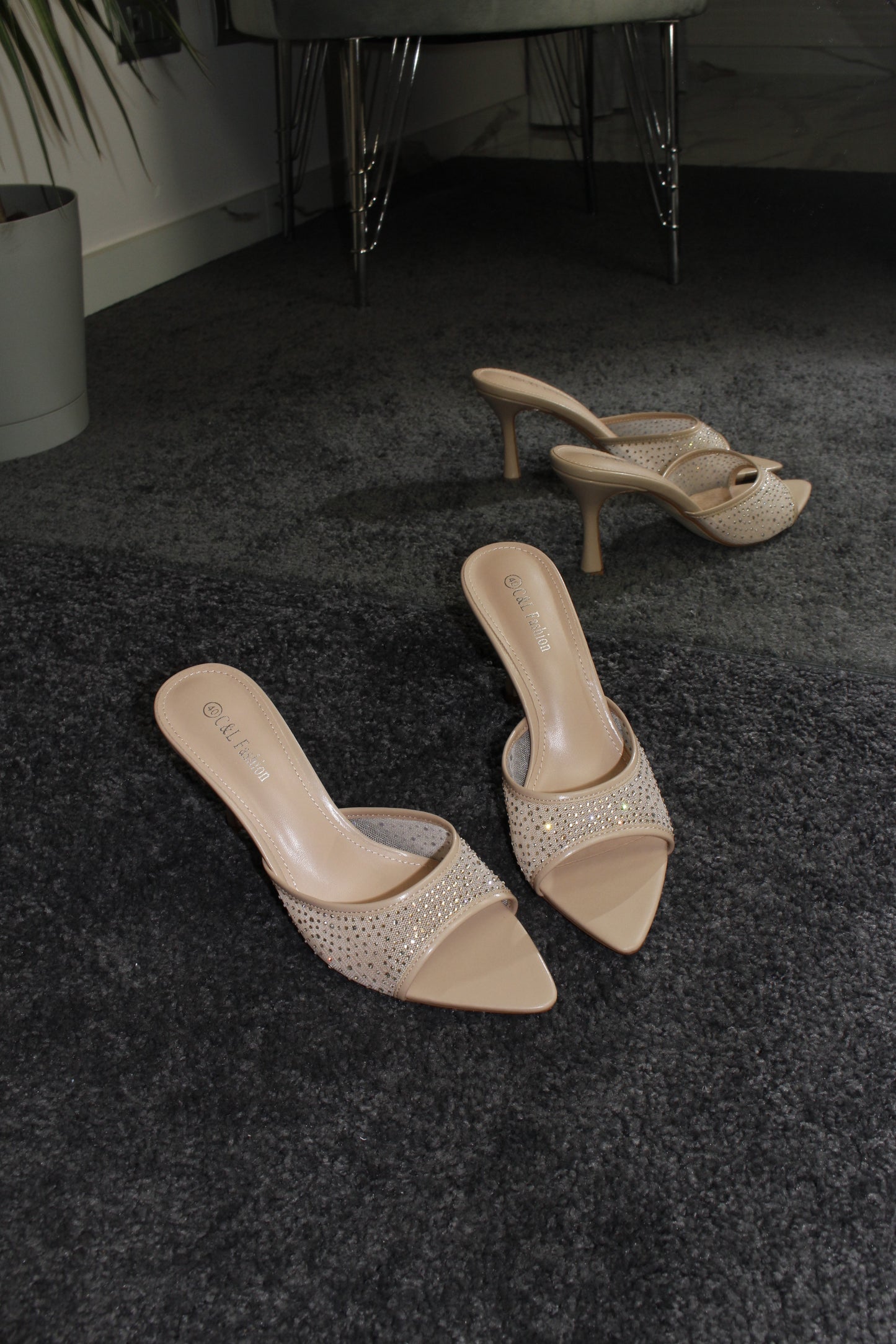 MULES PRINCIPESSA NUDE