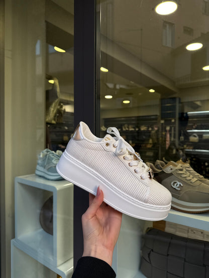 sneakers con lacci gioiello