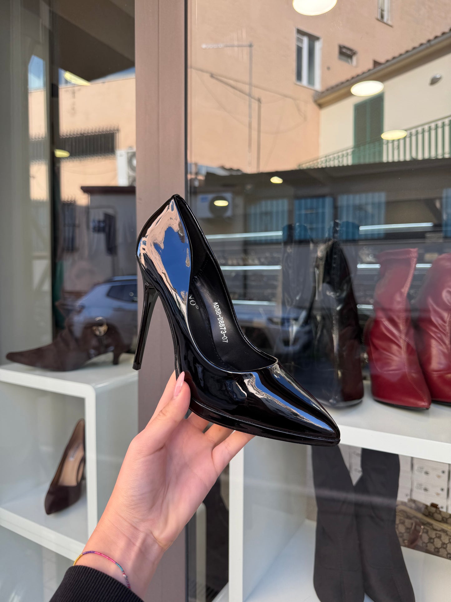 decolleté con plateau nere