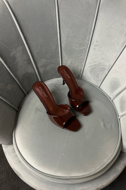 MULES DIVINA MARRONI