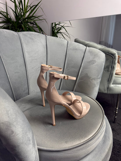 sandali nude con plateau