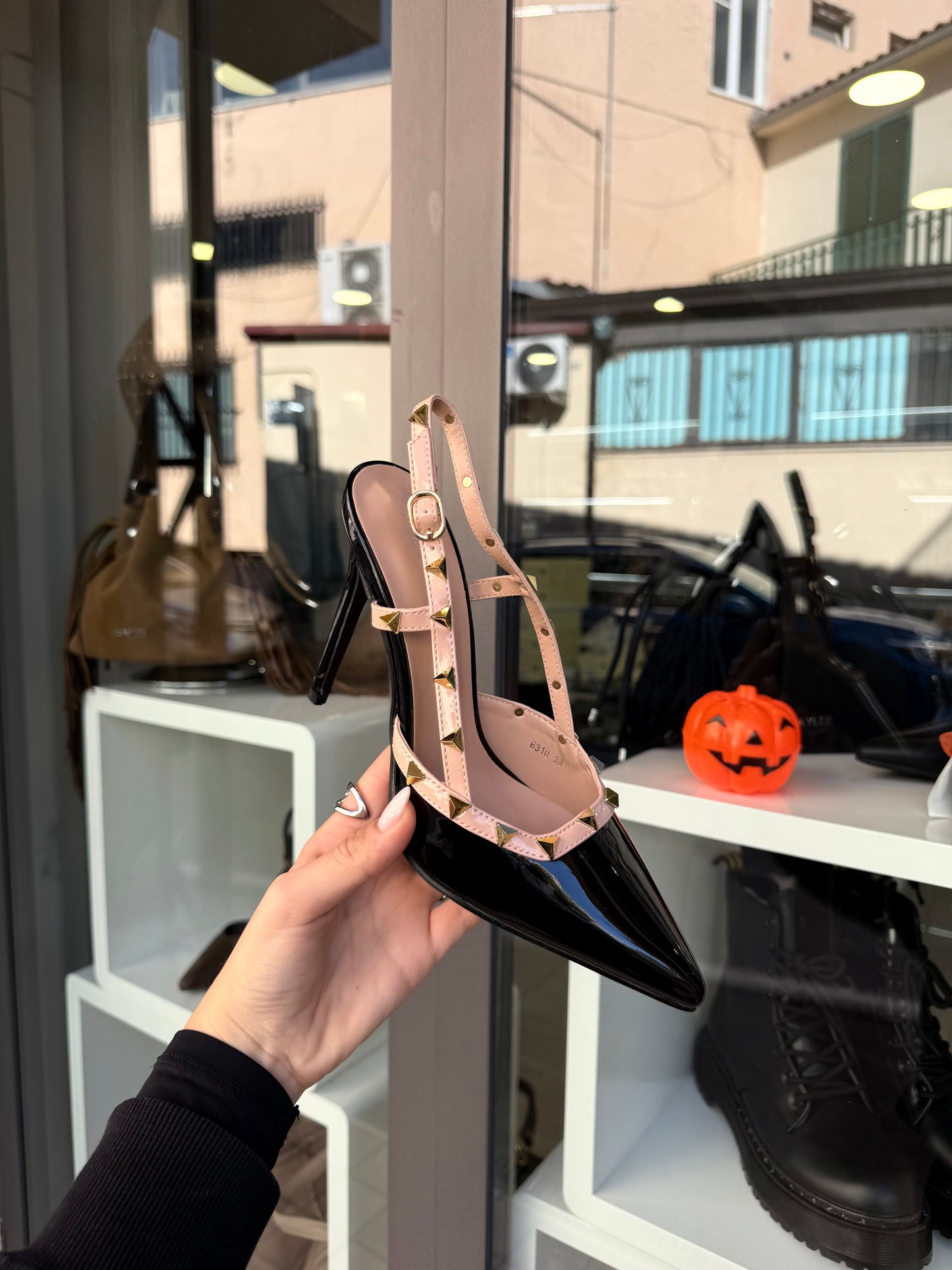 decolleté mod. VAL**TINO nere