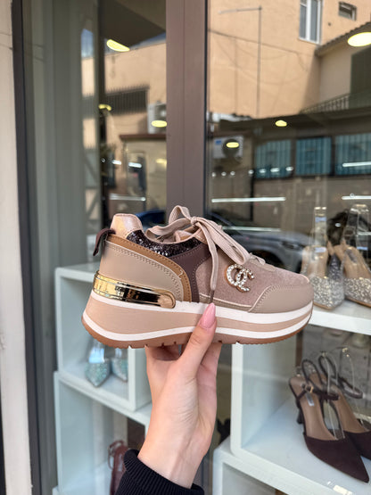 sneakers beige