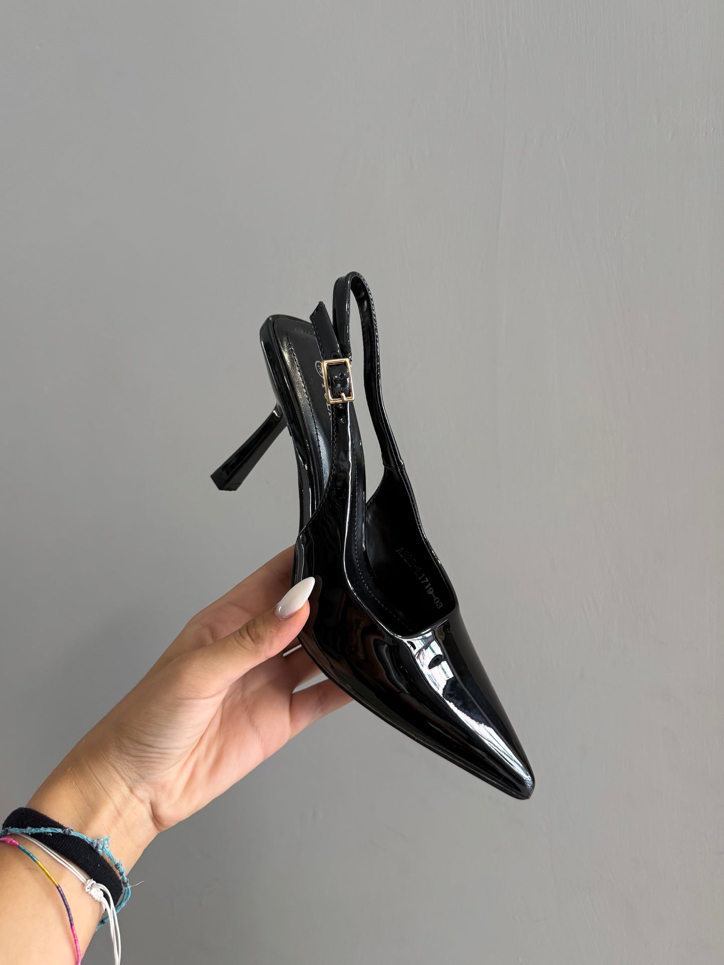 slingback in vernice neri