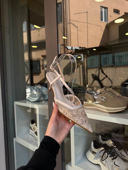 decolleté con perle color burro